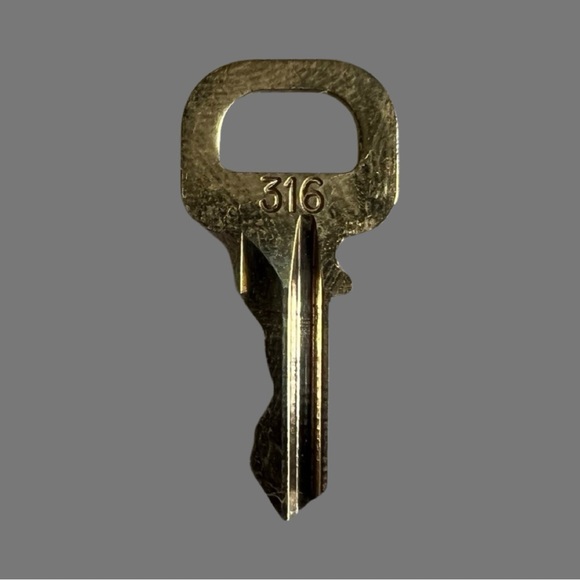 Louis Vuitton Lock and Key No. 316 - Picture 5 of 6